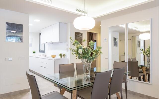 Blue Infinity Luxury Apartment by GHR Rentals