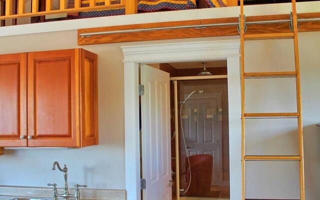 Birds of a Feather Victoria Oceanfront Studio Suites