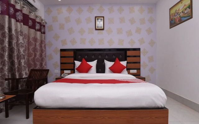 OYO 13310 Noida Suites
