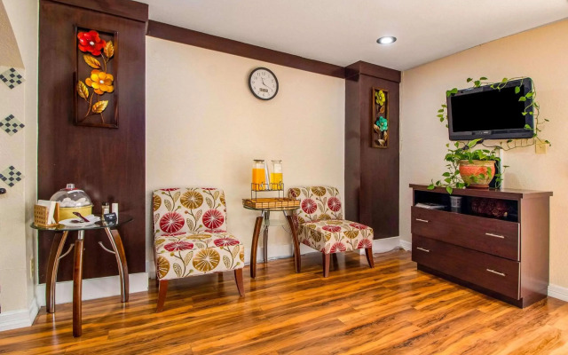 Rodeway Inn & Suites Houston near Medical Center