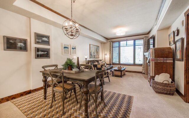 Canyon Base Condos by Lespri