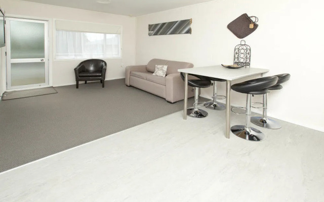 Marina Court Motel and Apartments