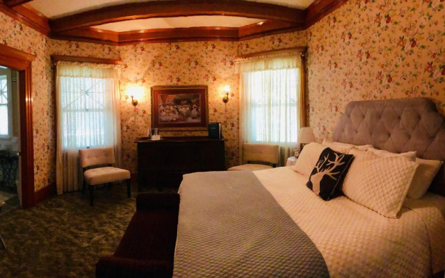 McCloud Hotel