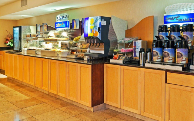 Holiday Inn Express Hotel & Suites Birmingham - Inverness by IHG