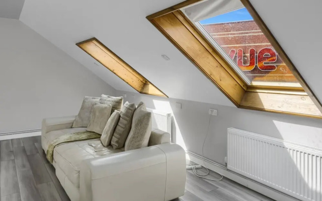 Luxury Penthouse Suite - Swansea Central - Beach