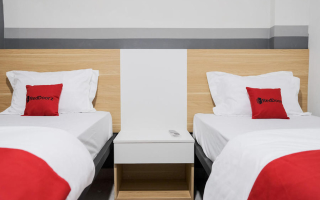 RedDoorz Plus near Taman Anggrek Mall