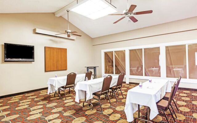 Hawthorn Suites by Wyndham Tyler