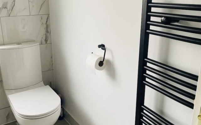 Inviting 4-bed House in Leeds