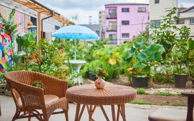 Cocoroom Guesthouse Cafe and Garden - Hostel