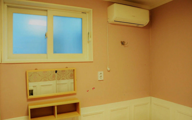 Unni House