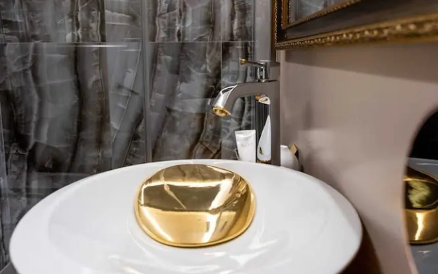Queen Catlleya Suite
