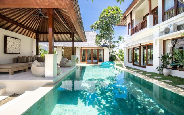 Canggu 400m Tobeach Escape 4br Designer Villa