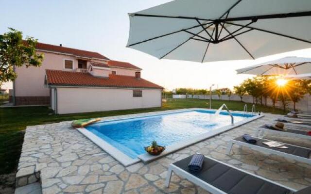 Beautiful apartments with balcony - Apartments Skoblara II