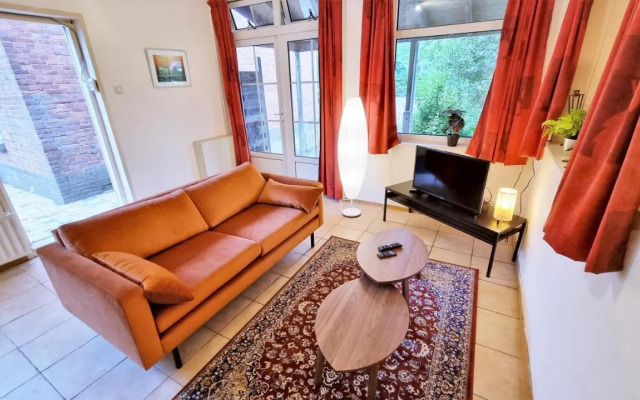 ONO28 Romantic holiday home with large garden