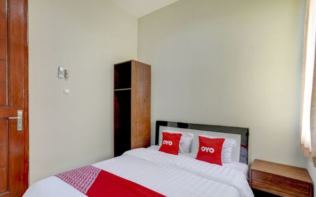 Anugrah Rr Syariah by OYO Rooms