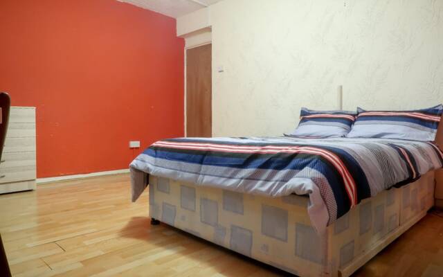 Maydwell House Deluxe Guest Room