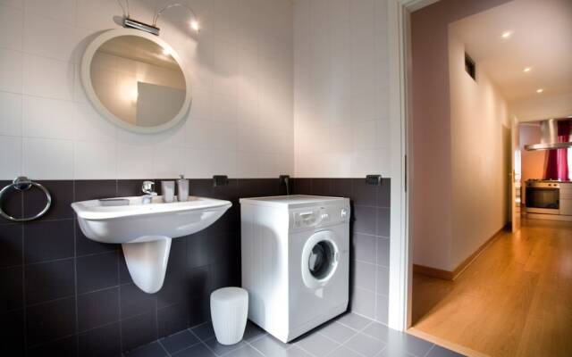 Verona For Rent Red Theater