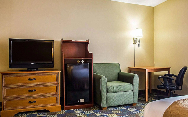 Quality Inn & Suites Fishkill South near I-84