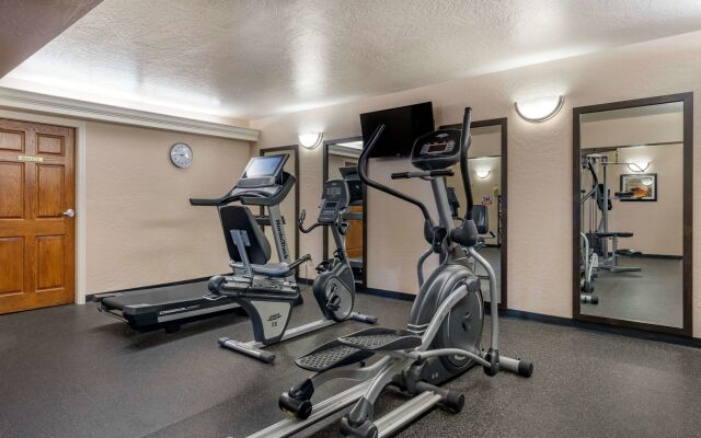 Best Western Plus Hilltop Inn