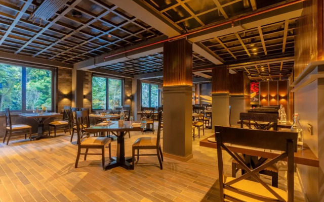 Hanric by Eight Continents Ikshana Luxe