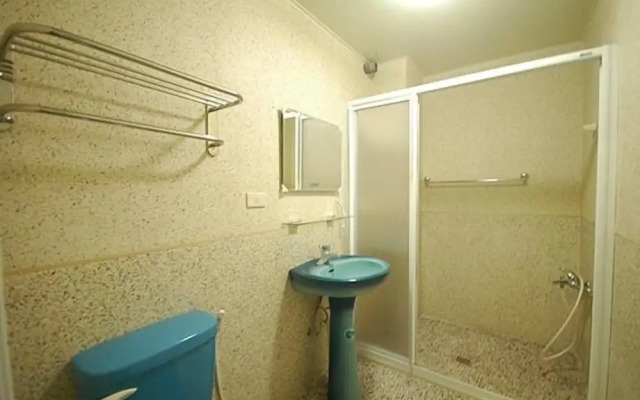 Warm House Hostel
