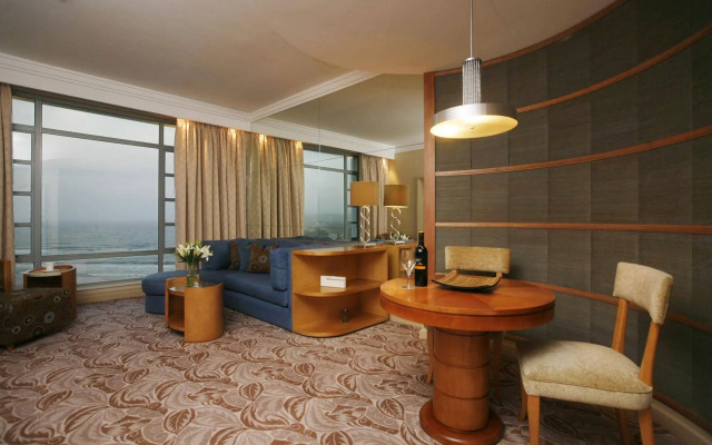 Suncoast Hotel & Towers