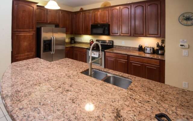 New Vista Cay Lyrica Near Pool Minutes to All Parks and Convention Center