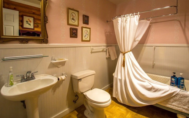 Quarter Horse Inn / Rose Room