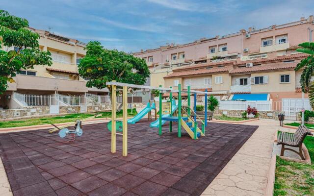 YELLOW 3 bedroom large apartment for 10 guests