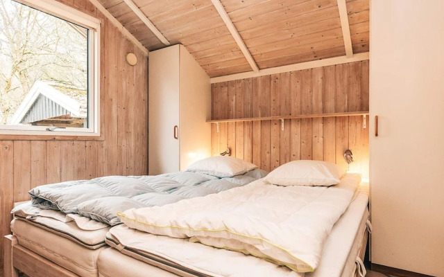 Graceful Holiday Home in Humble near Sea