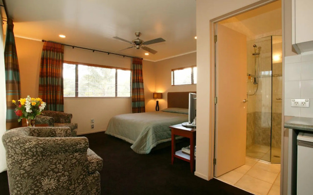 Cornwall Park Motor Inn