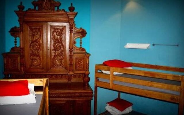 Old Flat Hostel Na Sovetskoy