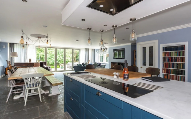 Vallis Oak Villa