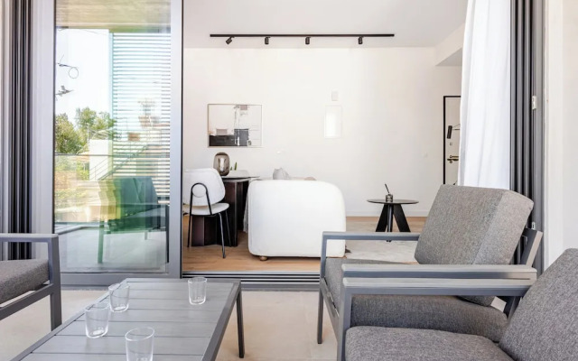 Yamas Urban Living Sequoia Residence