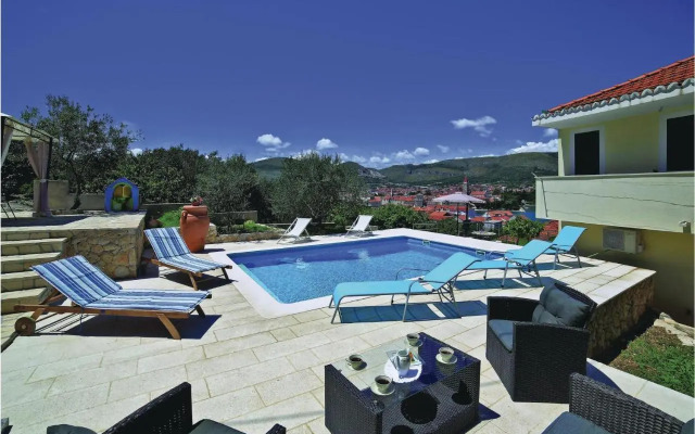 Apartment Trogir with Sea View 05