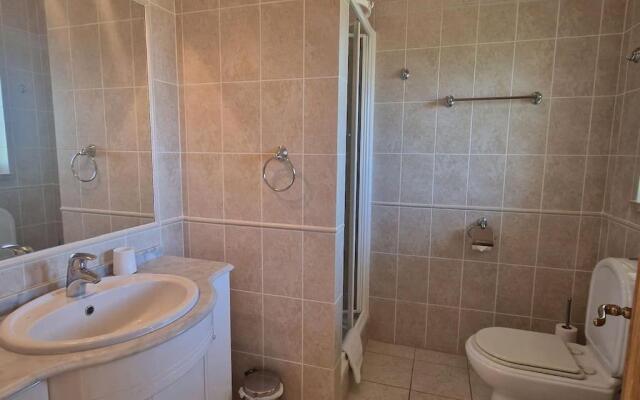 Spacious 3 bedroom apartment with seaview