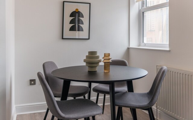 140 Minories