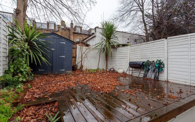 Stylish Manor Park Nest - AWX