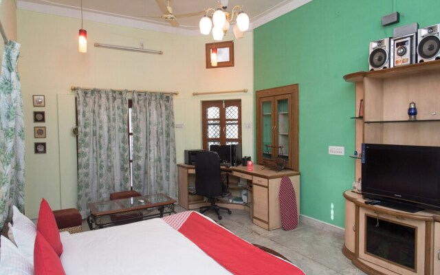 OYO Home 12830 Charming 3BHK