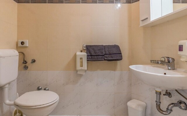 Attractive Apartment in Banjole near Fratarski Otok Island