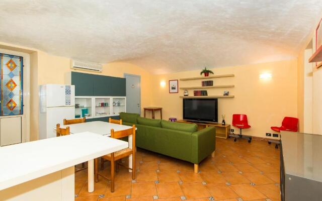 Porta Nuova Central Flat with Balcony