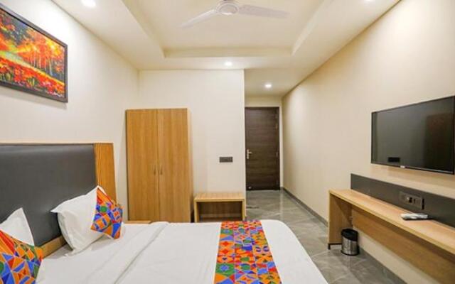 Saltstayz Premier – Cyber Hub
