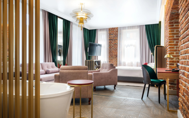 Hotel Golden Queen