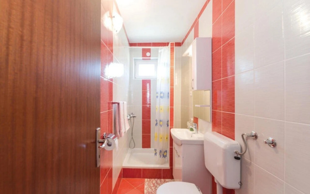 Nice Home in Kustici With Wifi and 3 Bedrooms