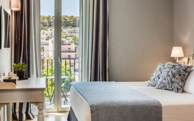 Aenos Hotel