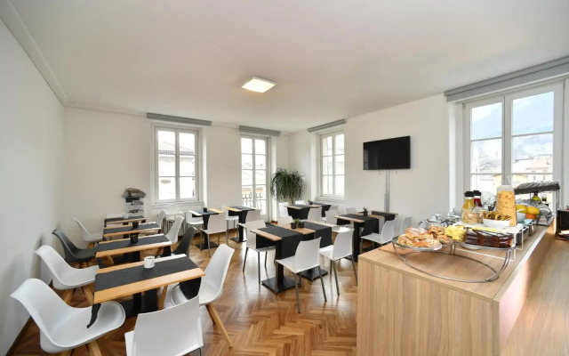 Lainez Rooms & Suites