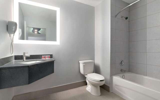Super 8 by Wyndham Windsor/Dougall