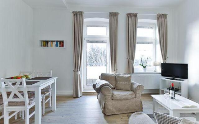 App-6-mit-suedbalkon-in-strandnaher-lage-baederstil-villa-in-wenningstedt-sylt