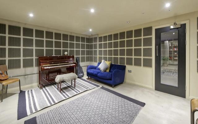 Stylish Student Studio Minutes From Central London