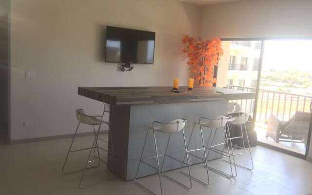 Jaco Bay Apt Overlooking Ocean and Pool